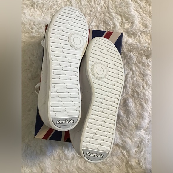 Reebok princess, wide, white women tennis shoe size 8 - Picture 4 of 7